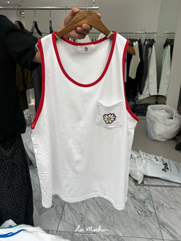 拼接色小花口袋背心